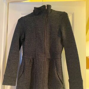 Akini Women’s size small wool blend charcoal grey coat in excellent condition!